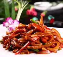 Bamboo Shoot Mushroom Stir-Fried with Pork Neck Meat