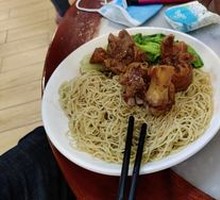 Golden Pork Shank Noodles