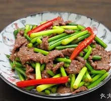 Stir-Fried Beef with Garlic Shoots