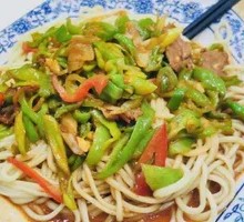 Stir-Fried Pork with Green Pepper Noodles