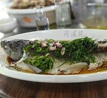 Steamed Wuchang Bream in Ice Spring Water