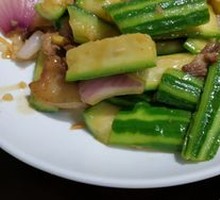 Red Onion Steamed Chicken Breast