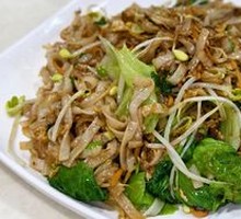 Five-Spice Beef Stir-Fried Rice Noodles