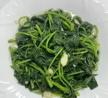 Stir-Fried Sweet Potato Leaves with Garlic