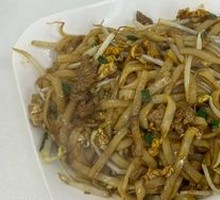 Egg and Pork Stir-fried Rice Noodles