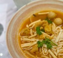 Fish Ball White Clam Tom Yum Kung Rice Noodle Soup