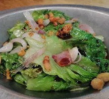 Pork Cracklings with Blanched Glass Lettuce