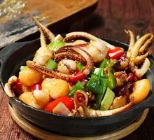 Sizzling Squid with Rice Cake Pot