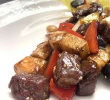 Golden and Silver Garlic Stir-Fried Beef Cubes