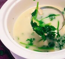 Coriander Tofu and Fish Roe Soup