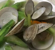 Steamed Clams with Loofah