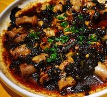 Steamed Pork Intestine with Perilla and Crushed Garlic