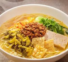 Sour Cabbage Fried Sauce Small Pot Rice Noodles