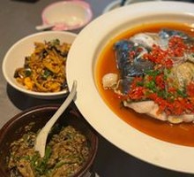Old Jar Sichuan-style Chili Steamed Fresh Fish Head