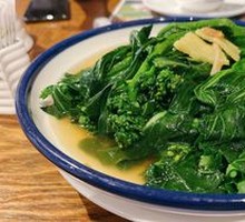 Braised Bok Choy with Garlic Slices