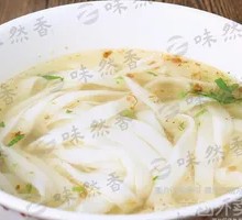 XO Sauce Tossed Rice Noodles