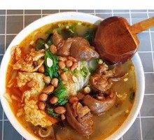 Braised Pork Trotter and Snail Rice Noodles