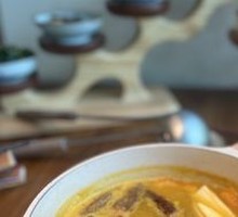Golden Soup Pot with Burdock Root
