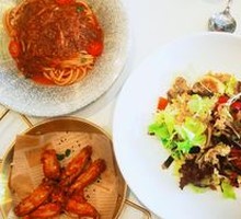 Classic Bacon Mixed Lettuce Caesar Salad