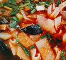 Sour Soup Noodles with Meat Sauce