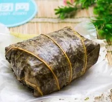 Lotus Leaf Steamed Chicken with Sticky Rice