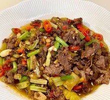 Wild Pepper Stir-fried Yellow Beef