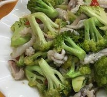Squid Stir-Fried with Broccoli