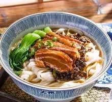 Preserved Vegetable Braised Pork Noodles