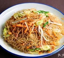 Stir-Fried Rice Noodles with Three Threads