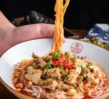 Dry-Mixed Braised Rice Noodles