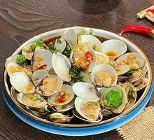 Spicy Sauce-Soaked Large Clams