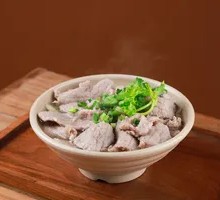 Stir-Fried Tender Beef in Bowl