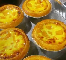 Fresh Baked Peach Tartlet with Juicy Fruit