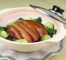 Braised pork with mustard greens