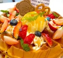 草莓冰淇淋华夫饼