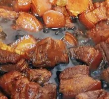 Fried Rice Crackers with Braised Pork