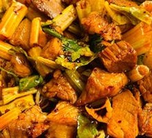 Spicy Stir-Fried Pork Leg Salad