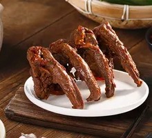 Locked Fresh King's Pork Neck Bones