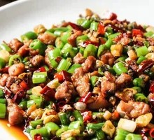 Spicy Chicken with Green Chili in Dry Pot