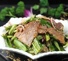 Stir-fried Beef with Large Coriander