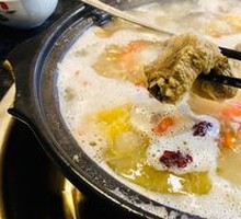 Braised Pork Trotter with Lotus Root from Honghu