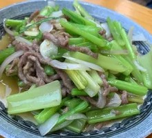 Stir-fried Pork Shreds with Celery and Tofu Skin