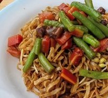 Beef and Yardlong Bean Noodle Soup