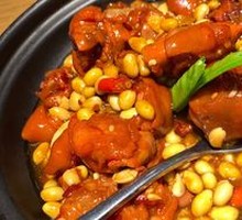 Braised Pig's Feet with Soybeans