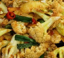 Organic Cauliflower in Clay Pot