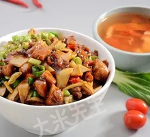 Mushroom Fragrant Pan-Fried Chicken Rice Bowl