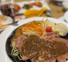 Golden Thick-Cut Red Pepper Sirloin Steak