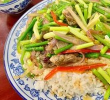 Garlic Shoot Beef Rice Bowl