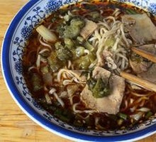 Sour Cabbage Braised Pork Noodles