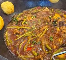 Stewed Goose in Iron Pot